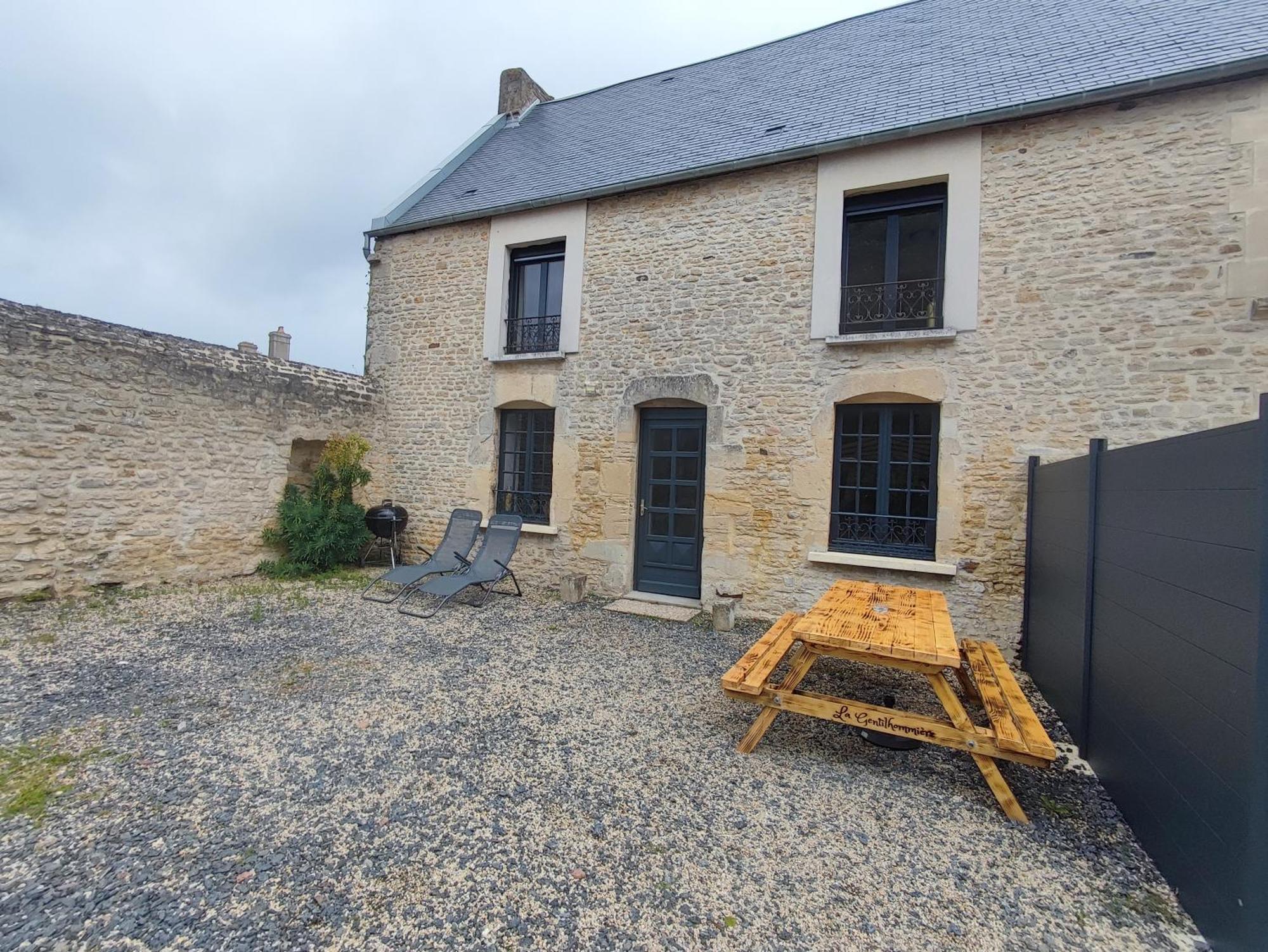 Le Domaine De La Gentilhommiere Situee Entre Bayeux Et Arromanches Les Bains Manvieux Εξωτερικό φωτογραφία